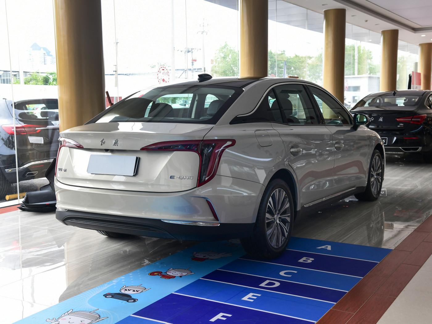 Hongqi E-QM5